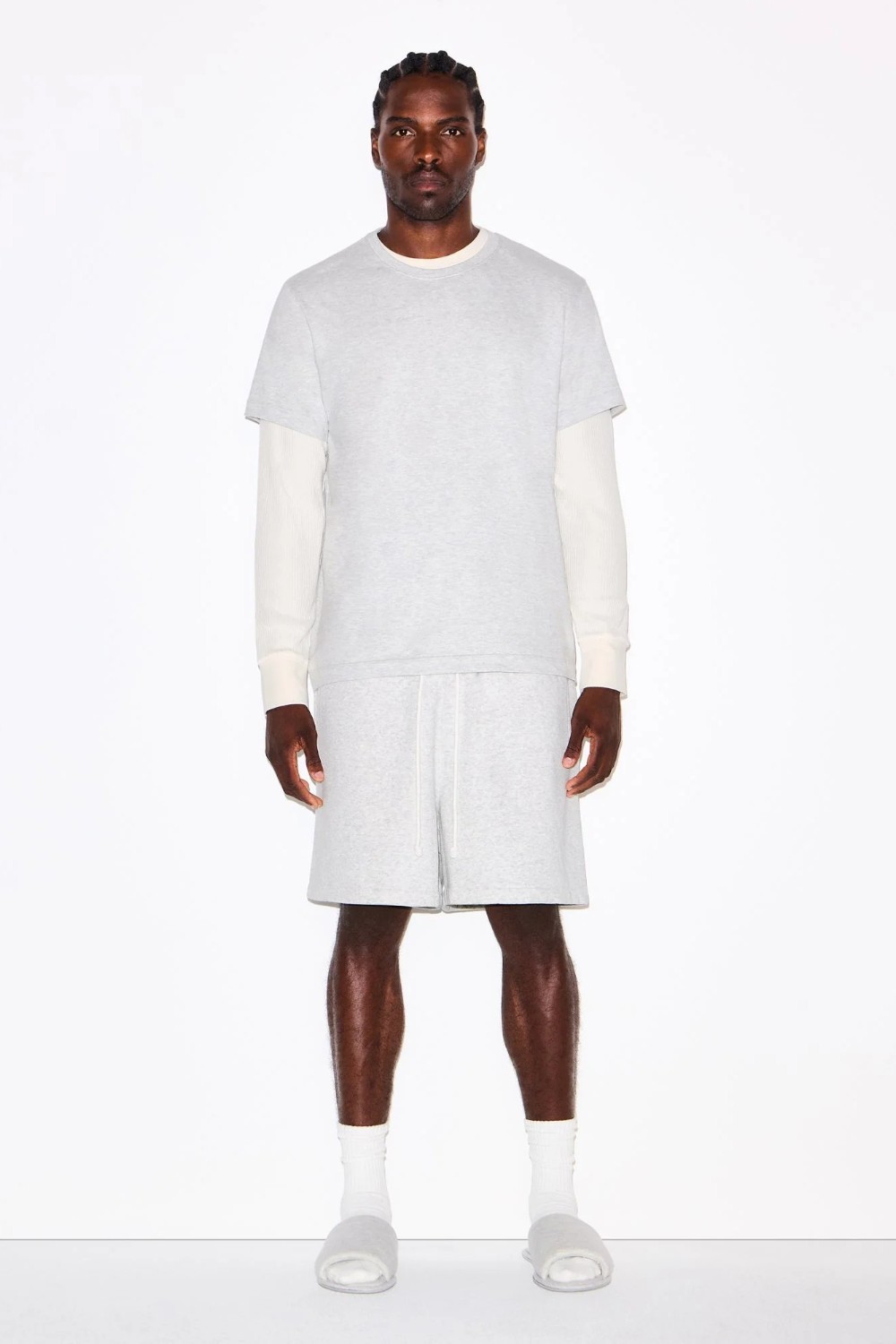 תמונת כל הלוק של FLEECE LOUNGE RELAXED SHORT